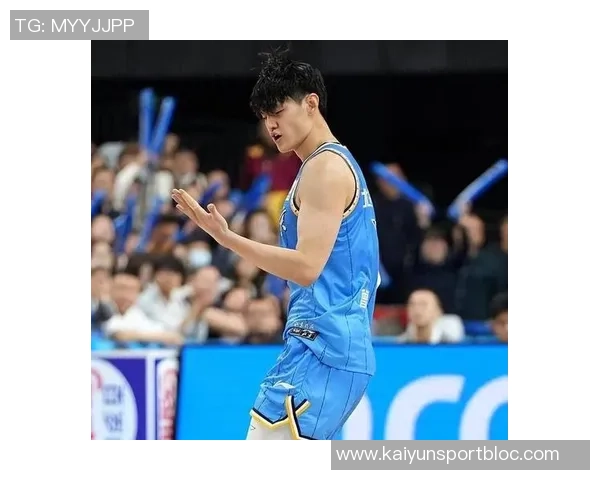 费尔南德斯盛赞曾凡博努力拼搏明日有望迎来首秀机会