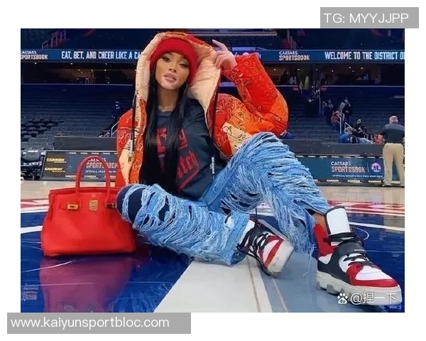 库兹马的超模女友分享观赛美照与对的人甜蜜恋爱令人羡慕