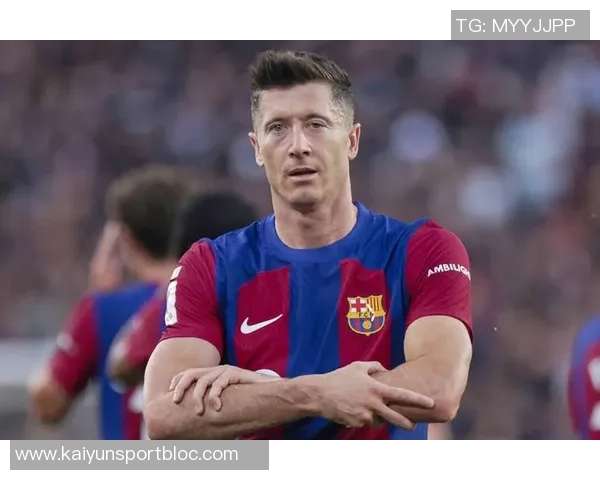 莱万不打算退役或将自由身离开巴萨未来去向引关注