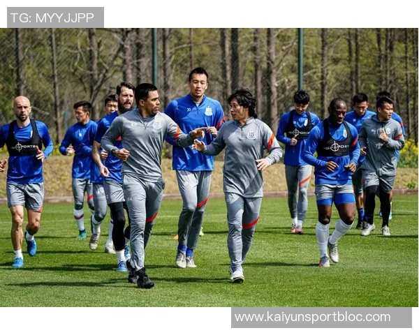 河南足球队焕发新生力北京国安队展现百变雄风